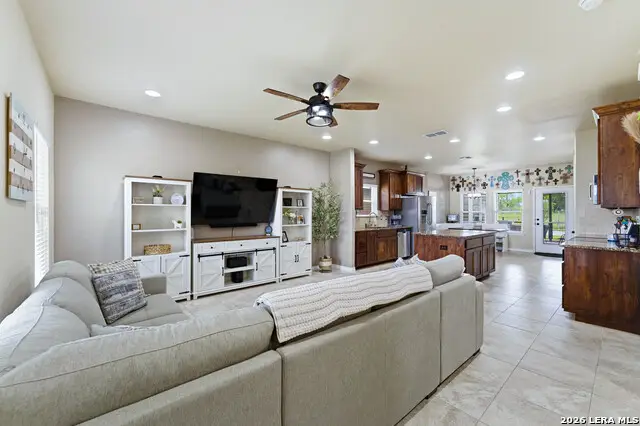 776 Crestview, Floresville, TX 78114 - #2