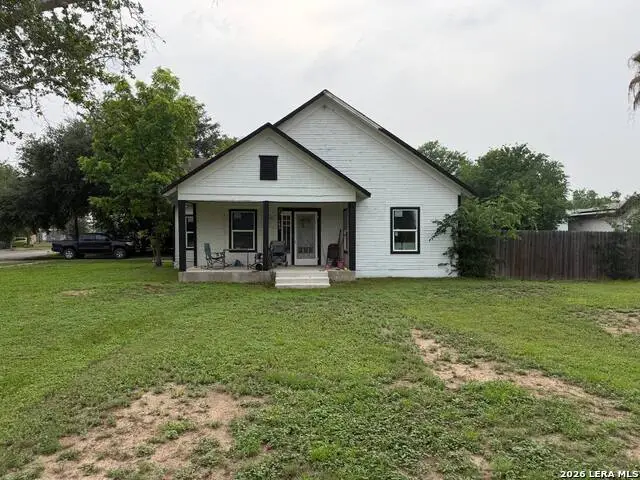 703 N High St, Uvalde, TX 78801 - #2