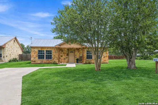 414 Harl St, Pleasanton, TX 78064
