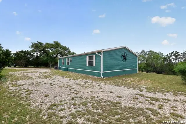 1721 Lakeshore Dr N, Bandera, TX 78003 - #2