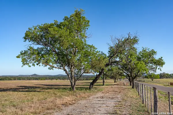 000 Clearwater, Comfort, TX 78013