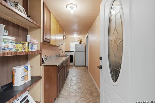 1021 Center St, San Antonio, TX 78202 - #3