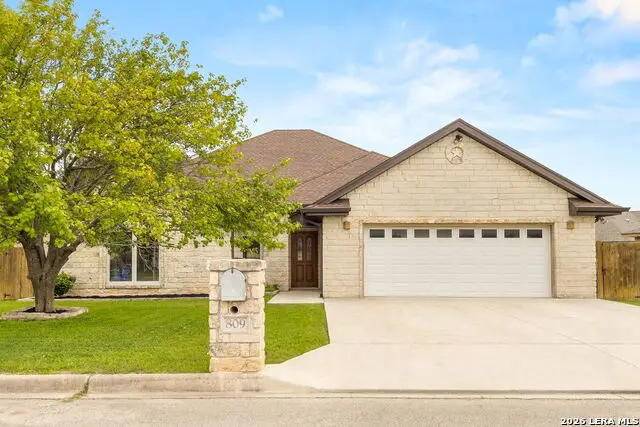 809 Saint James, Seguin, TX 78155 - #1