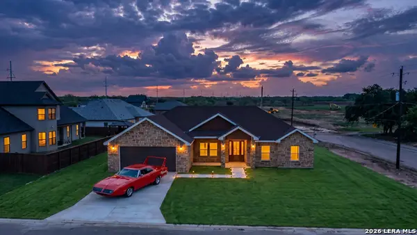 2 Hope Pl, Uvalde, TX 78801