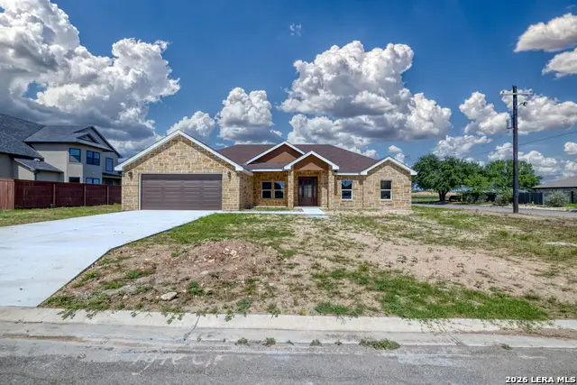 2 Hope Pl, Uvalde, TX 78801 - #2