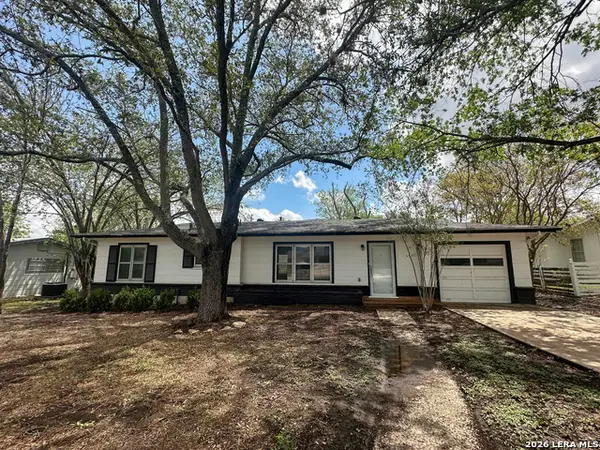 740 Rittiman Rd, Terrell Hills, TX 78209