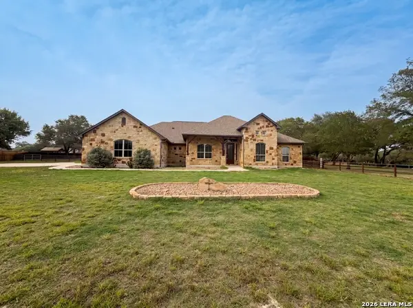 105 E Eden Vly, Adkins, TX 78101