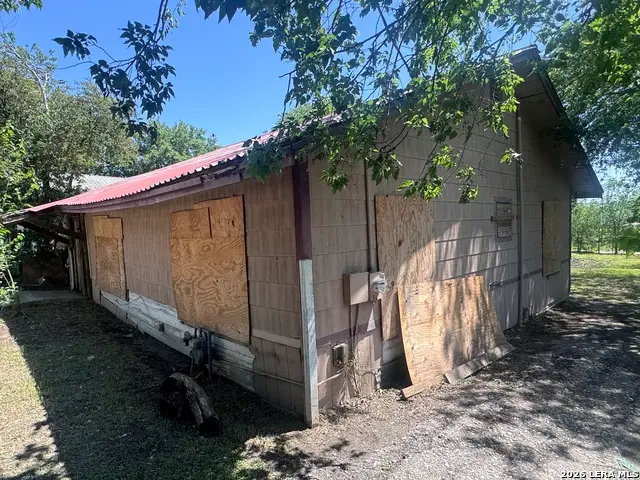 410 Amanda St, San Antonio, TX 78220 - #3
