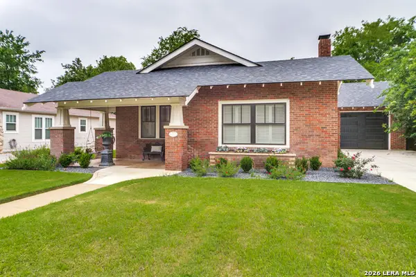 119 E Evergreen St, Boerne, TX 78006