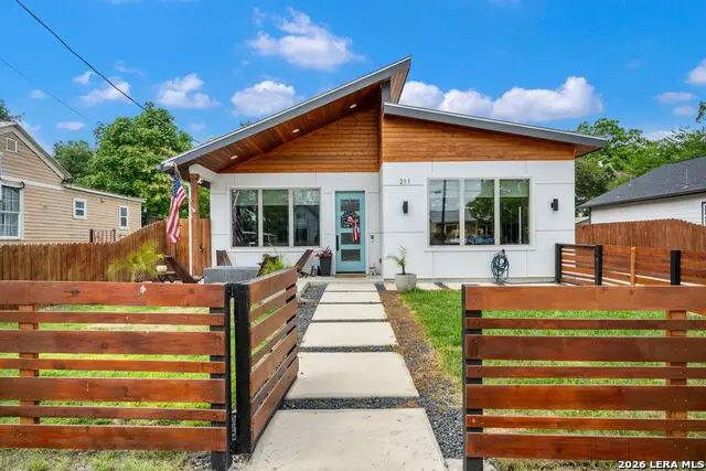 211 W Lubbock St, San Antonio, TX 78204 - #1