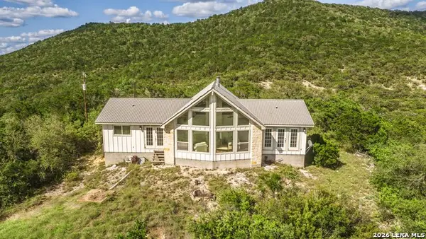 992 Bunk Road, Utopia, TX 78884