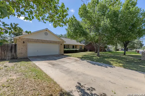 126 Woodland Dr, Pleasanton, TX 78064