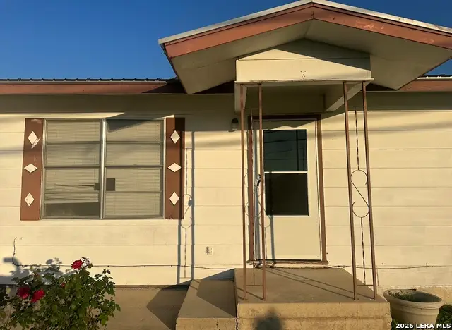 608 E Westmeyer St, Poth, TX 78147 - #1
