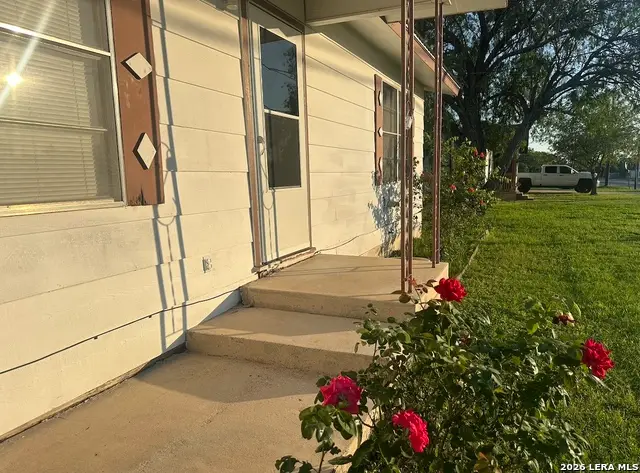 608 E Westmeyer St, Poth, TX 78147 - #2