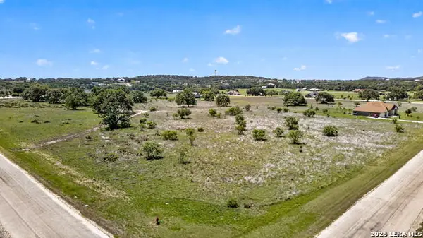 1060 Martingale Trl, Bandera, TX 78003