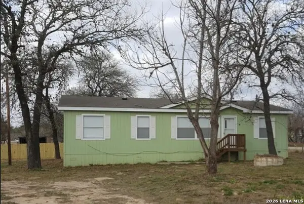 395 Autumn Ln, Poteet, TX 78065