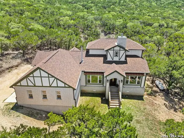 223 Canyon View Dr, Pipe Creek, TX 78063