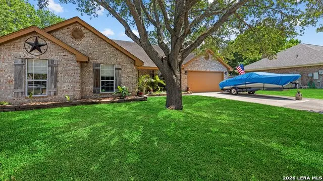 909 Queens Dr, New Braunfels, TX 78130 - #1