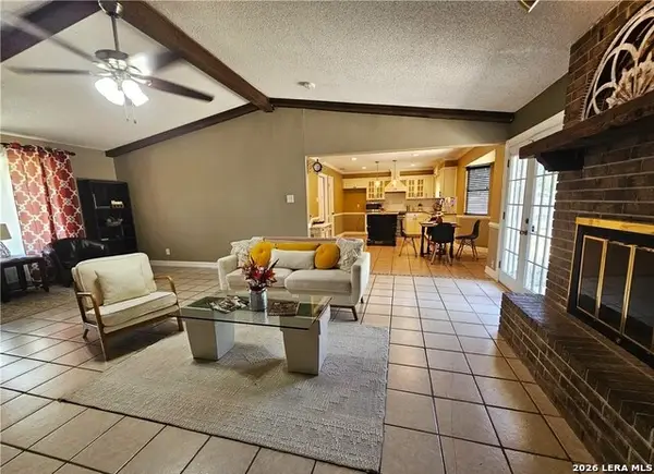 1648 Eastwood Dr, Seguin, TX 78155