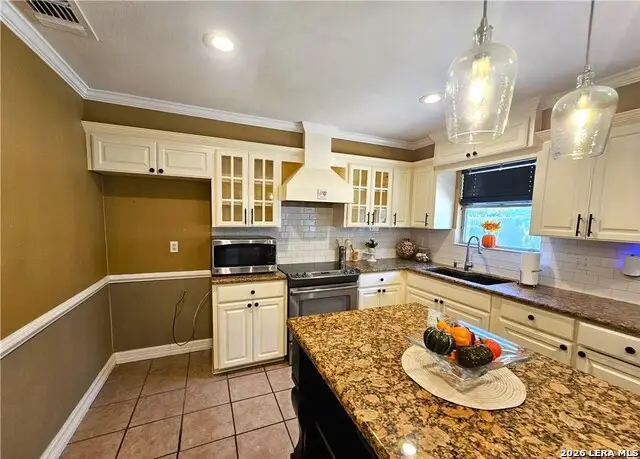 1648 Eastwood Dr, Seguin, TX 78155 - #2