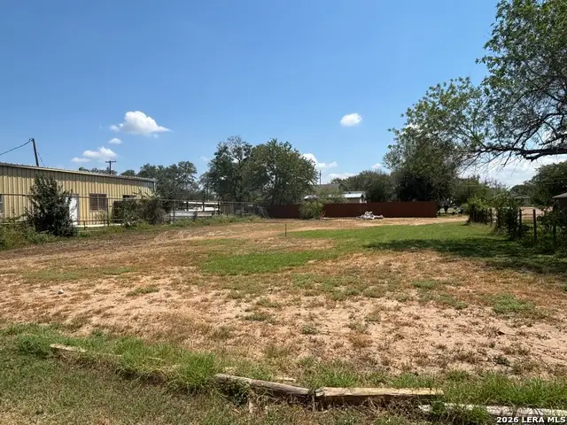 00 Renfro, Devine, TX 78016 - #3
