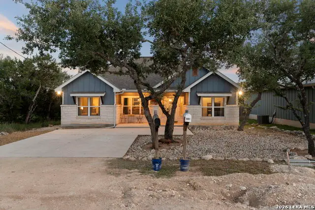 986 Paradise Dr, Canyon Lake, TX 78133 - #2