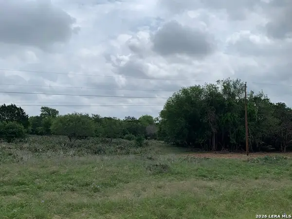 11 Stone Crst, Bandera, TX 78003