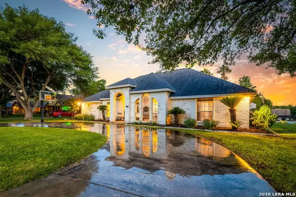 601 Woodlake Dr, McQueeney, TX 78123