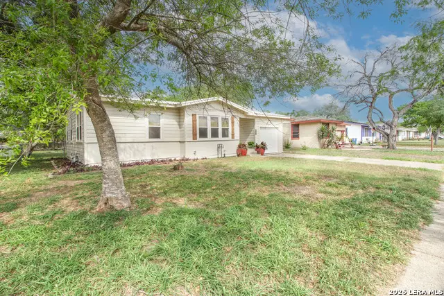 332 S Chiltipin St, Sinton, TX 78387 - #1