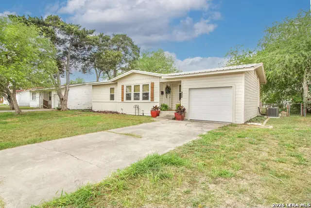 332 S Chiltipin St, Sinton, TX 78387 - #3
