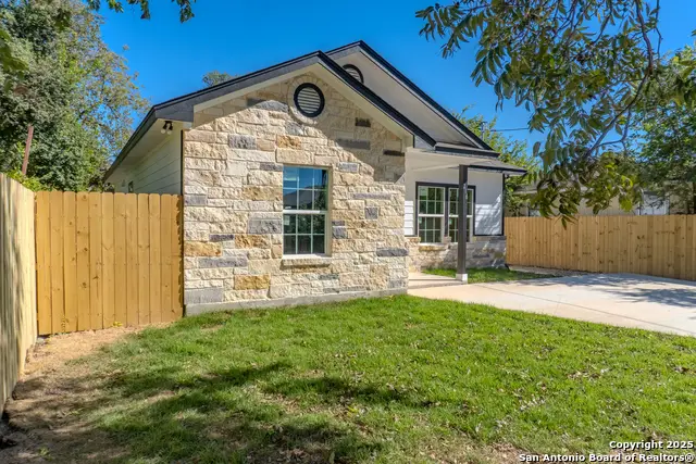 216 S San Augustine Ave, San Antonio, TX 78237 - #2