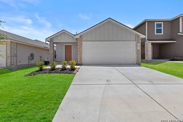16071 Mahogany Way, Elmendorf, TX 78112 - #1