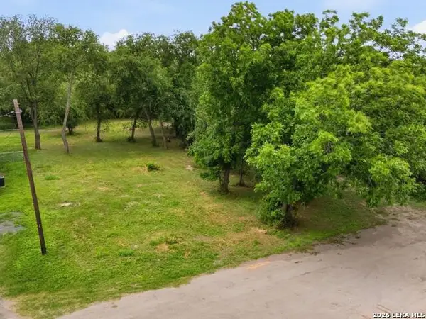 407 E Daniel Street, Uvalde, TX 78801