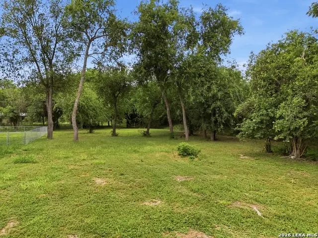 407 E Daniel Street, Uvalde, TX 78801 - #3