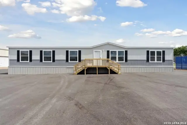 136 Parkview, Floresville, TX 78114 - #1