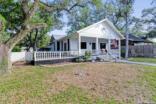 206 E Cleveland St, Beeville, TX 78102 - #1