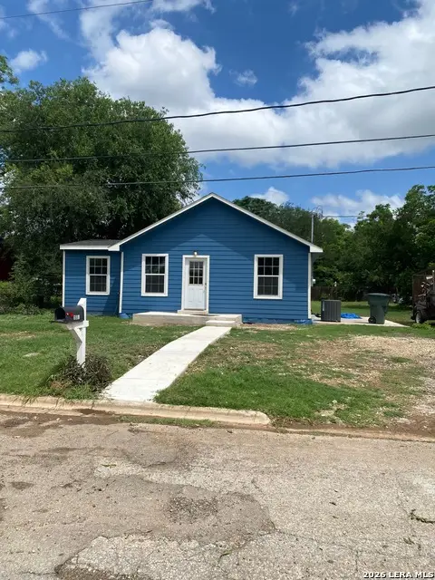 108 W Knippa St, Uvalde, TX 78801 - #2