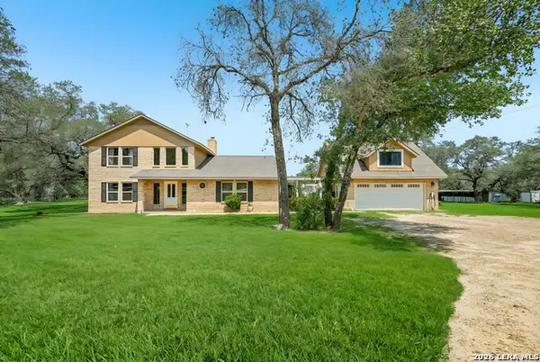 1922 Virginia Ln, Floresville, TX 78114