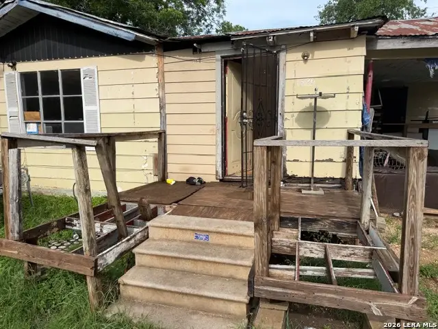1326 Aldama St, Seguin, TX 78155 - #3