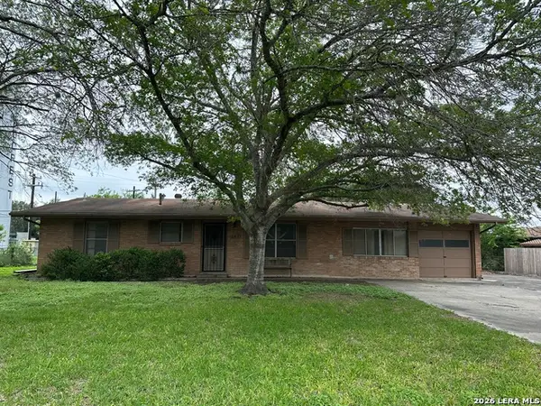 242 Zephyr Dr, Windcrest, TX 78239