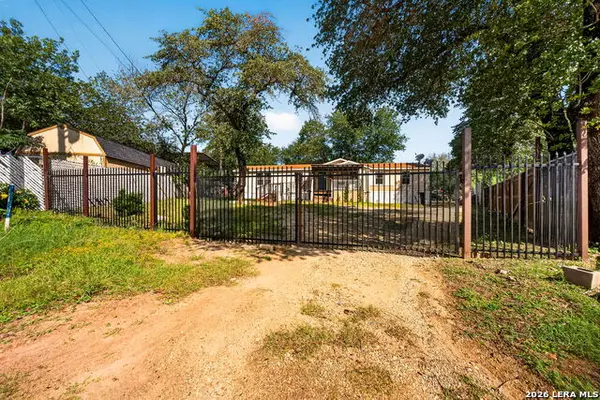 4203 Cotton Oaks Dr, Elmendorf, TX 78112