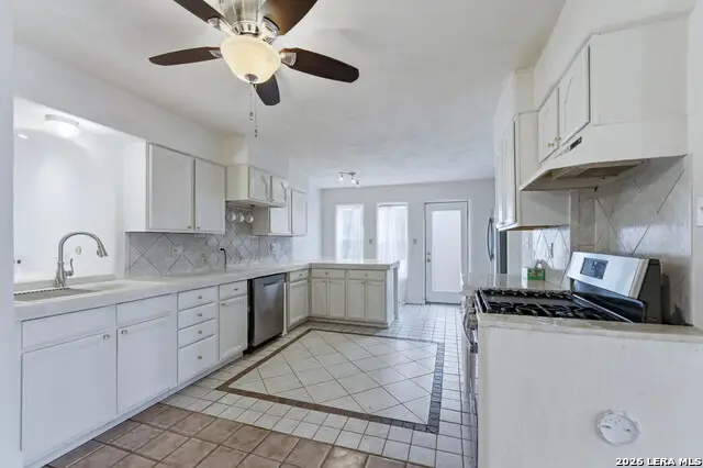 1221 Encino Dr, Pleasanton, TX 78064 - #3
