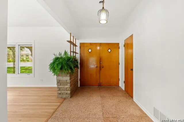 334 W Lynwood, San Antonio, TX 78212 - #2
