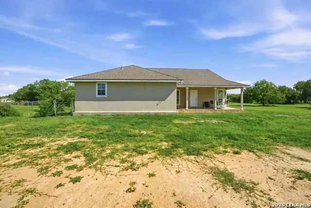 95 Molly Dr, Lytle, TX 78052 - #2