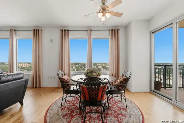 215 Center St #APT 1805, San Antonio, TX 78202