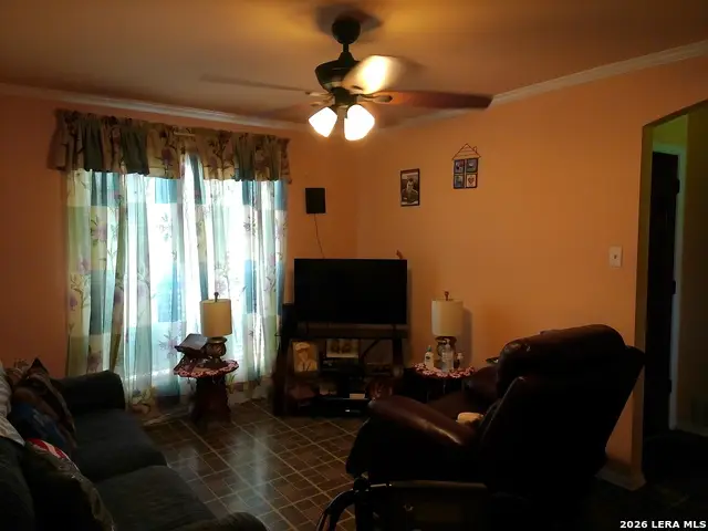 5222 Foxcross Dr, Kirby, TX 78219 - #3
