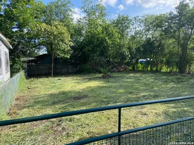 1204 Perez St, San Antonio, TX 78207 - #2
