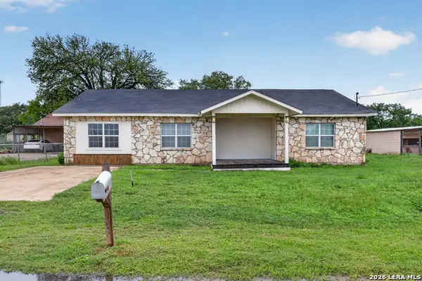 715 Walnut St, Jourdanton, TX 78026