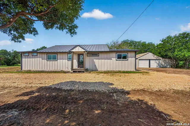 502 Waltom Ave, Jourdanton, TX 78026 - #1