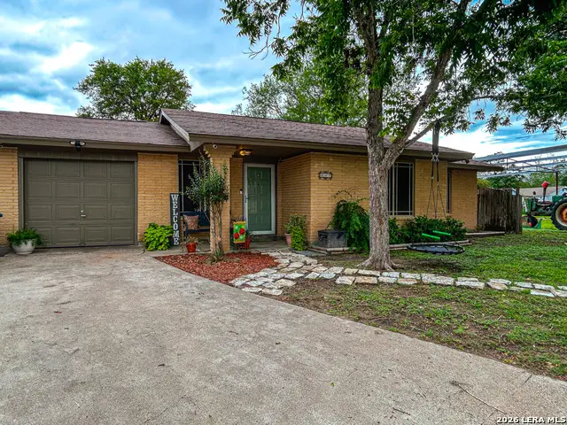802 W Carter, Beeville, TX 78102 - #1